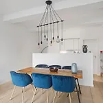 Townhouse With Private Terrace- 5-minute Walk From Tivoli شقة