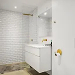 شقة Townhouse With Private Terrace- 5-minute Walk From Tivoli *