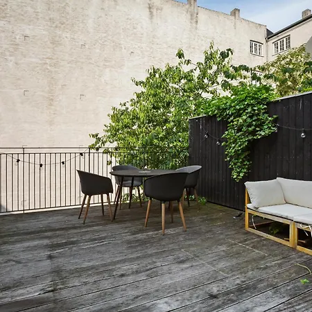 Apartman Townhouse With Private Terrace- 5-minute Walk From Tivoli *