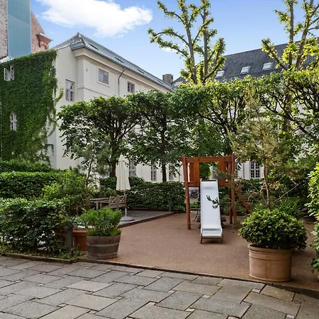 Townhouse With Private Terrace- 5-minute Walk From Tivoli * Copenhague