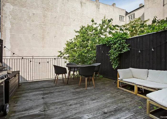 Apartman Townhouse With Private Terrace- 5-minute Walk From Tivoli *