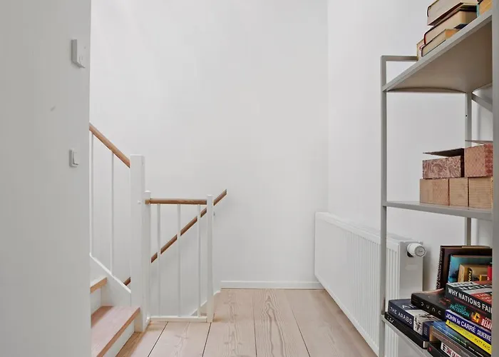 Apartman Townhouse With Private Terrace- 5-minute Walk From Tivoli *