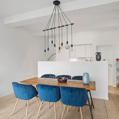 Townhouse With Private Terrace- 5-minute Walk From Tivoli アパート